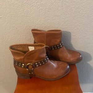 UGG women’s brown leather ankle boots
